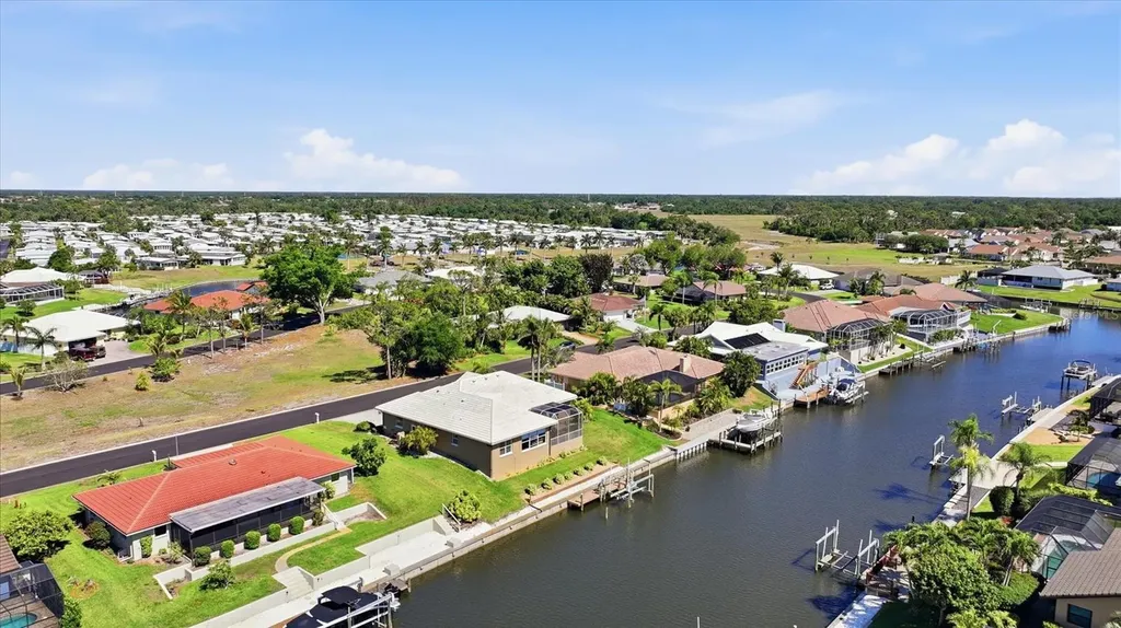 324 Oakwood Circle Englewood FL 34223
