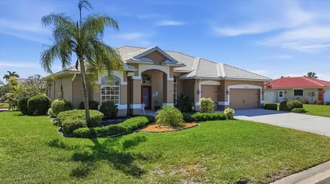 324 Oakwood Circle Englewood FL 34223