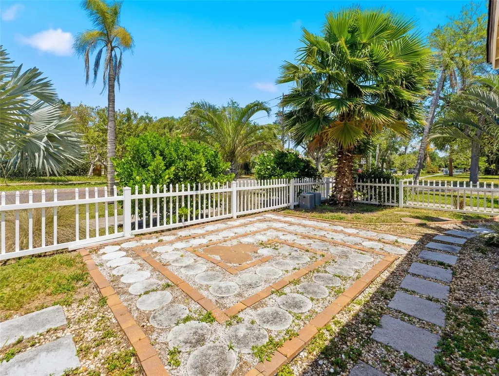 2005 3rd Street S St Petersburg FL 33705