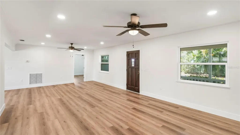 4725 Del Rio Way S Gulfport FL 33711