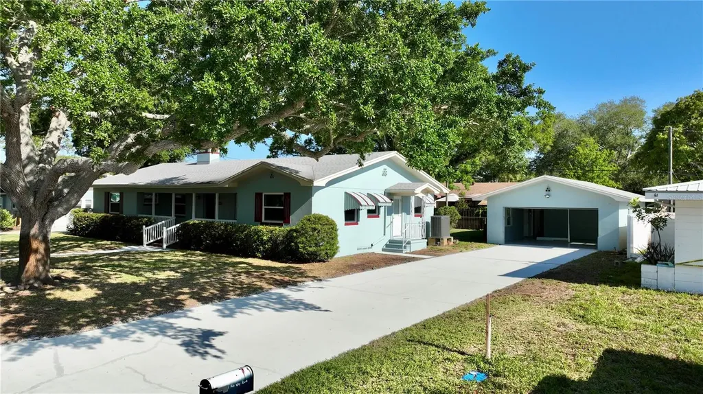 4725 Del Rio Way S Gulfport FL 33711