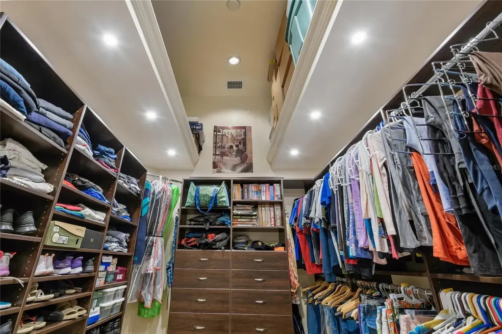 1215 Huntington Lane Safety Harbor FL 34695
