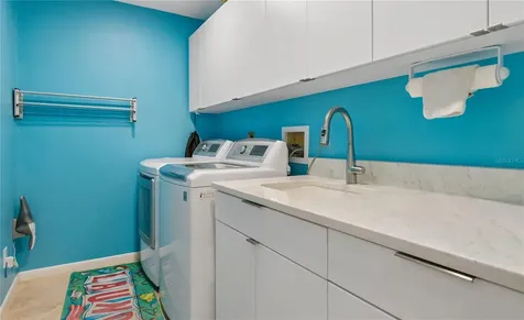 1215 Huntington Lane Safety Harbor FL 34695