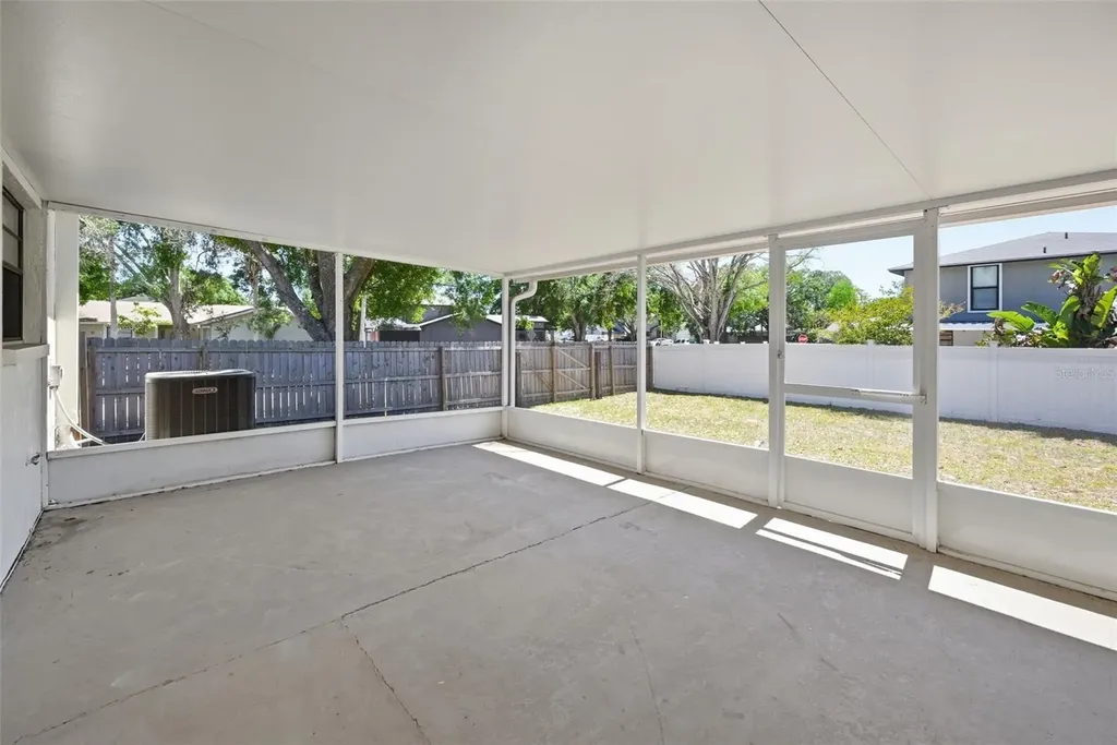 15602 Farnsworth Lane Tampa FL 33624