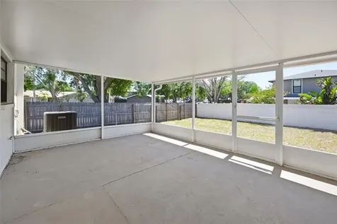 15602 Farnsworth Lane Tampa FL 33624