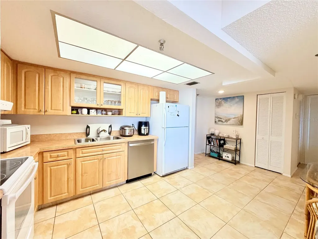 7430 Sunshine Skyway Lane S St Petersburg FL 33711