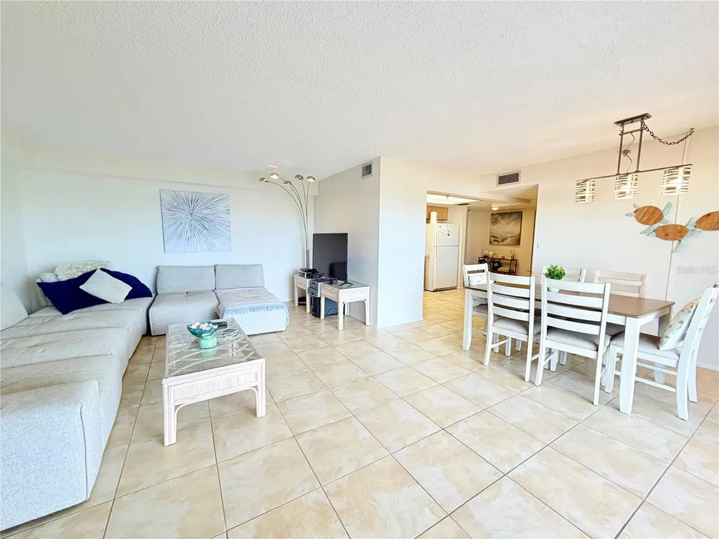 7430 Sunshine Skyway Lane S St Petersburg FL 33711