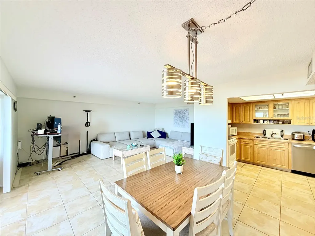 7430 Sunshine Skyway Lane S St Petersburg FL 33711