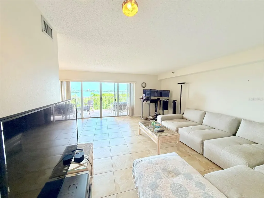 7430 Sunshine Skyway Lane S St Petersburg FL 33711