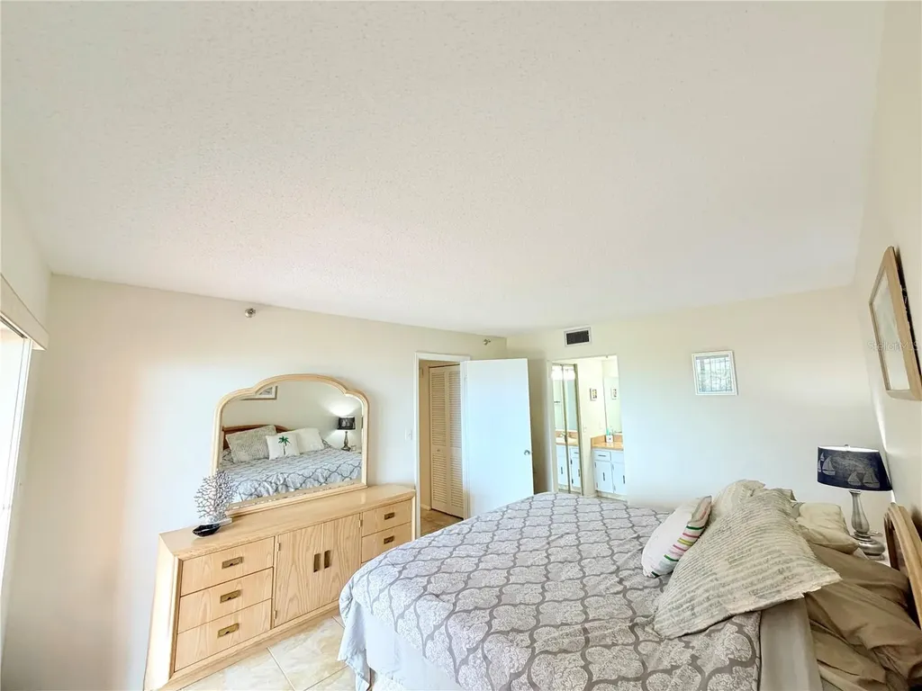 7430 Sunshine Skyway Lane S St Petersburg FL 33711
