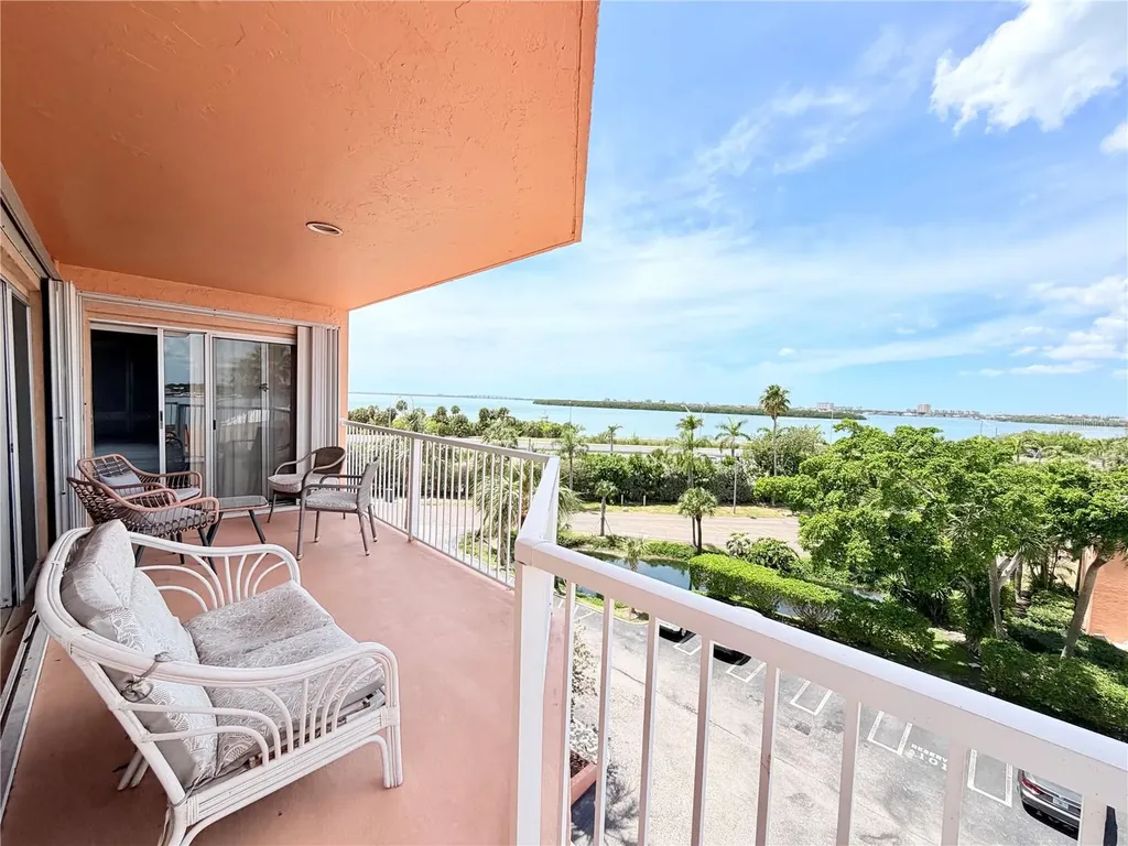 7430 Sunshine Skyway Lane S St Petersburg FL 33711