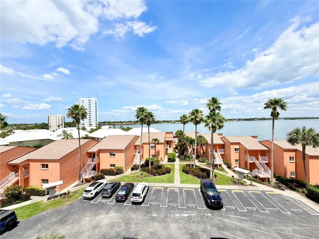 7430 Sunshine Skyway Lane S St Petersburg FL 33711