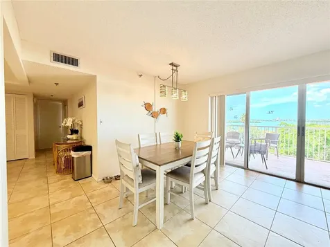 7430 Sunshine Skyway Lane S St Petersburg FL 33711