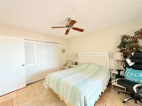 7430 Sunshine Skyway Lane S St Petersburg FL 33711