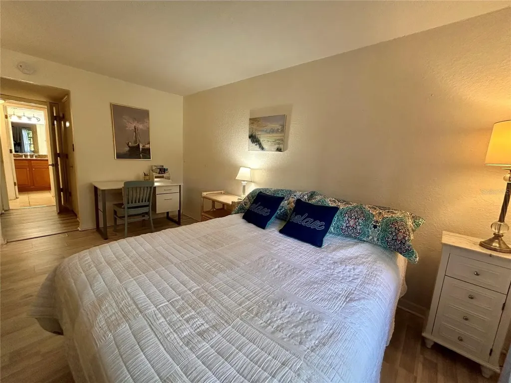 972 La Costa Circle Sarasota FL 34237