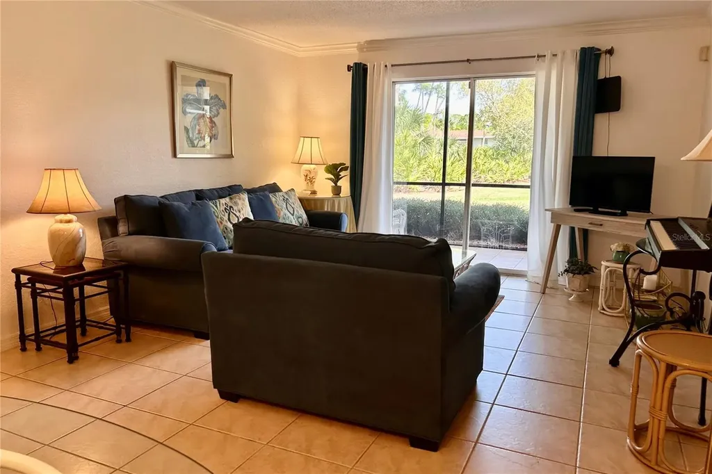 972 La Costa Circle Sarasota FL 34237