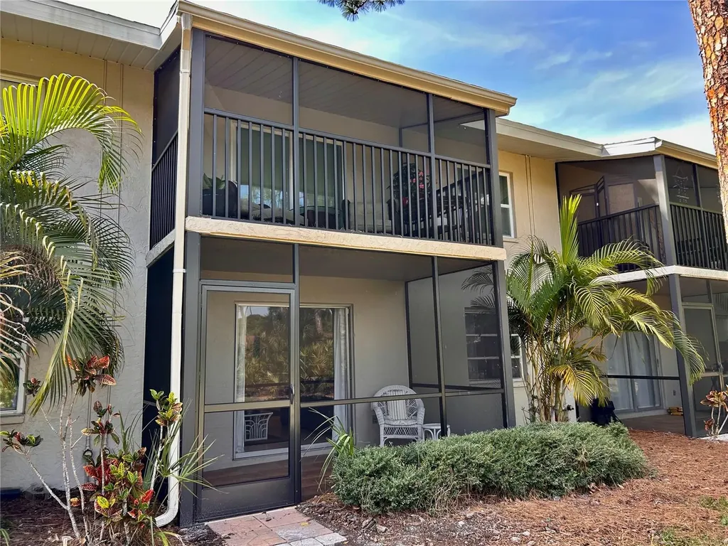 972 La Costa Circle Sarasota FL 34237