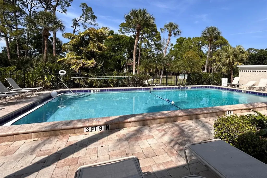 972 La Costa Circle Sarasota FL 34237