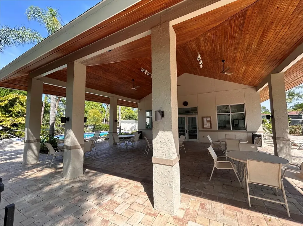972 La Costa Circle Sarasota FL 34237