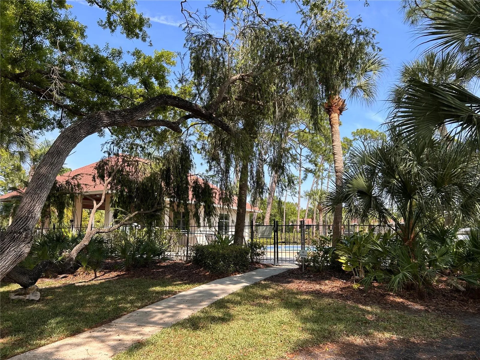 972 La Costa Circle Sarasota FL 34237