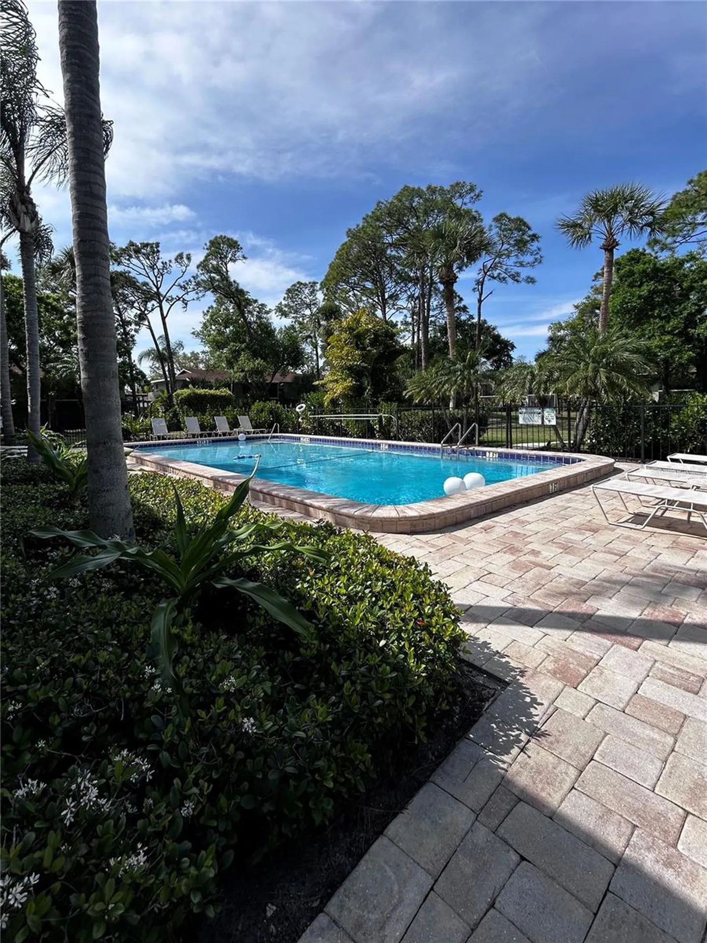 972 La Costa Circle Sarasota FL 34237