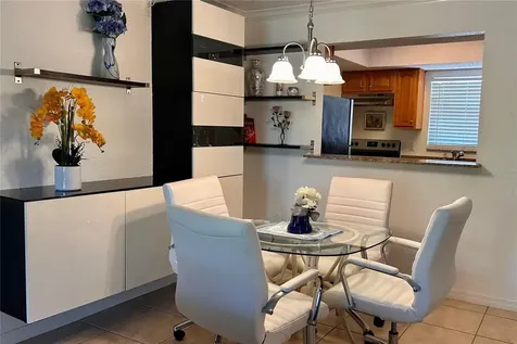 972 La Costa Circle Sarasota FL 34237
