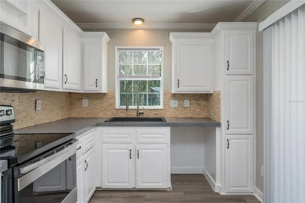 991 Bay Court Frostproof FL 33843