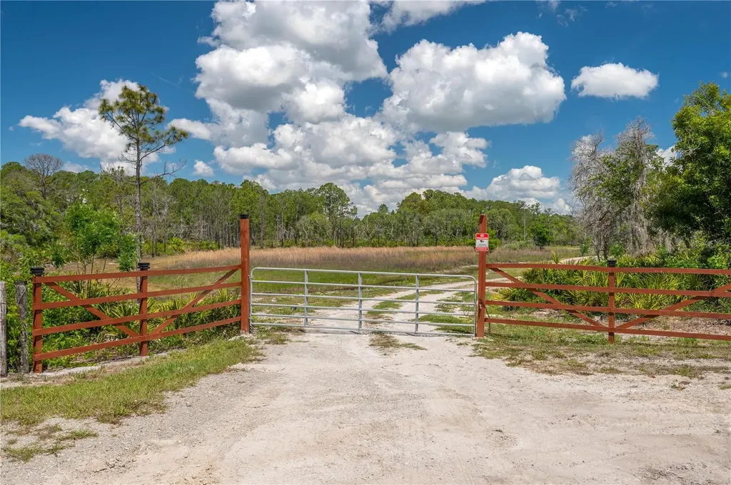 991 Bay Court Frostproof FL 33843