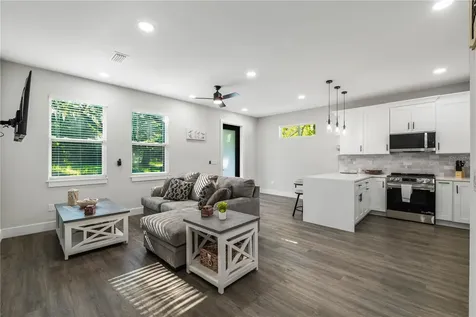 192-194 S Lemon Avenue Brooksville FL 34601