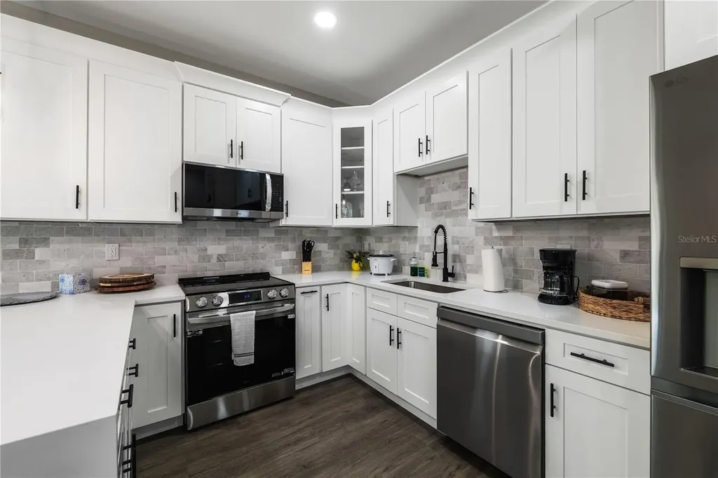 174-176 S Lemon Avenue Brooksville FL 34601