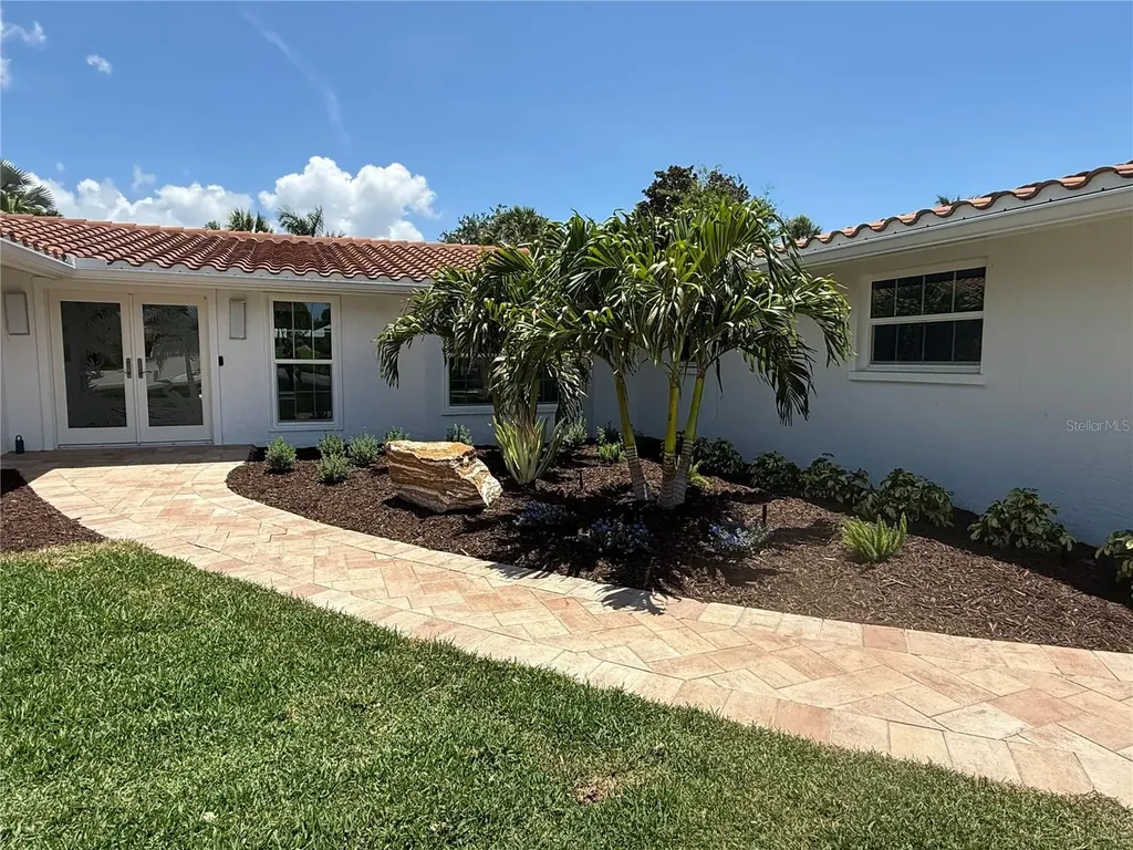 5569 Shadow Lawn Drive Sarasota FL 34242