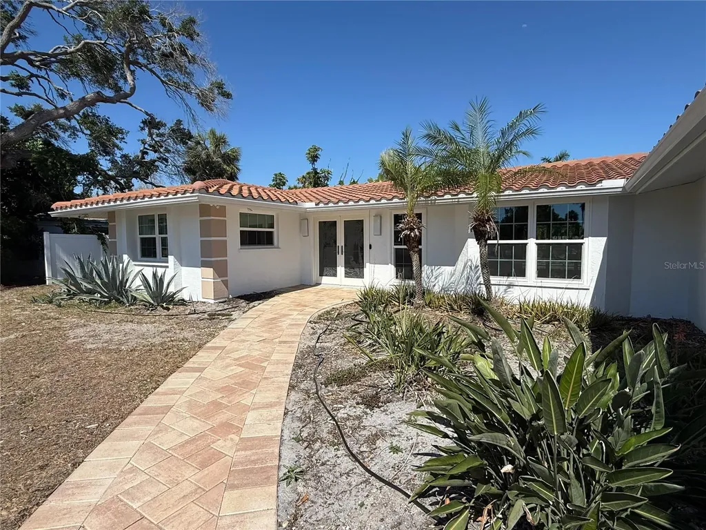 5569 Shadow Lawn Drive Sarasota FL 34242