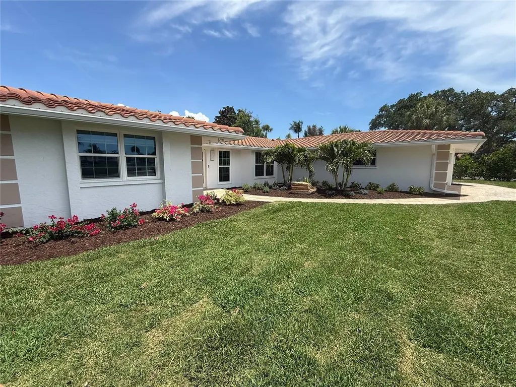 5569 Shadow Lawn Drive Sarasota FL 34242
