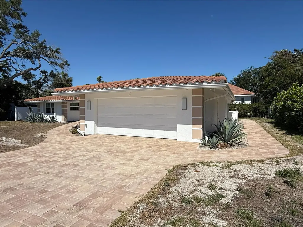 5569 Shadow Lawn Drive Sarasota FL 34242