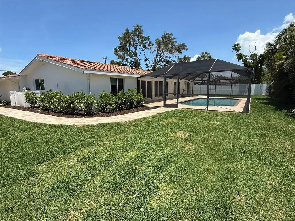 5569 Shadow Lawn Drive Sarasota FL 34242