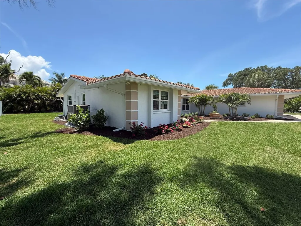 5569 Shadow Lawn Drive Sarasota FL 34242