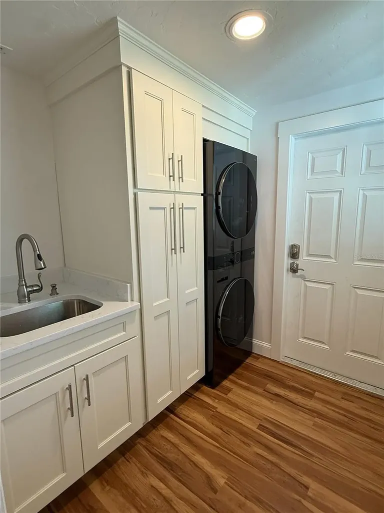 5569 Shadow Lawn Drive Sarasota FL 34242