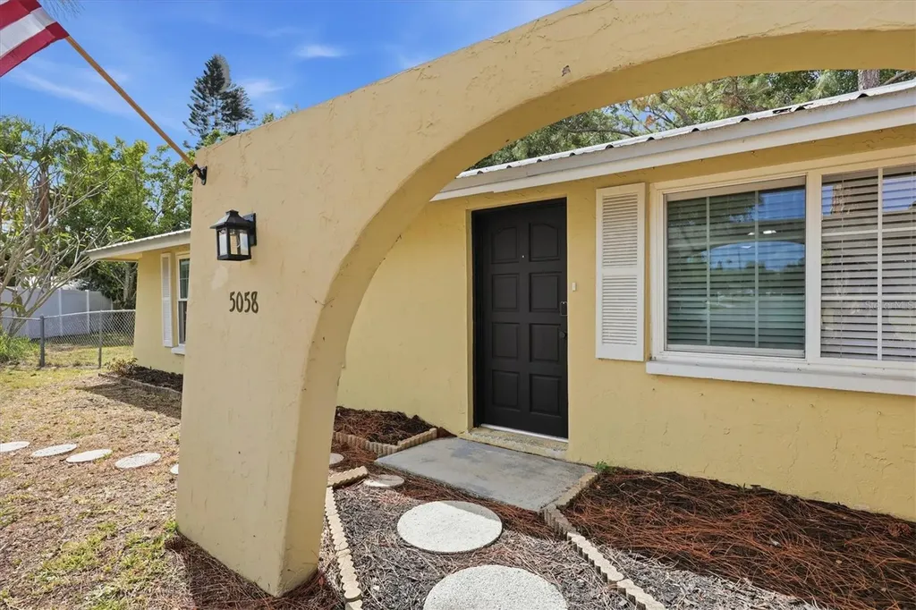 5058 Silk Oak Drive Sarasota FL 34232