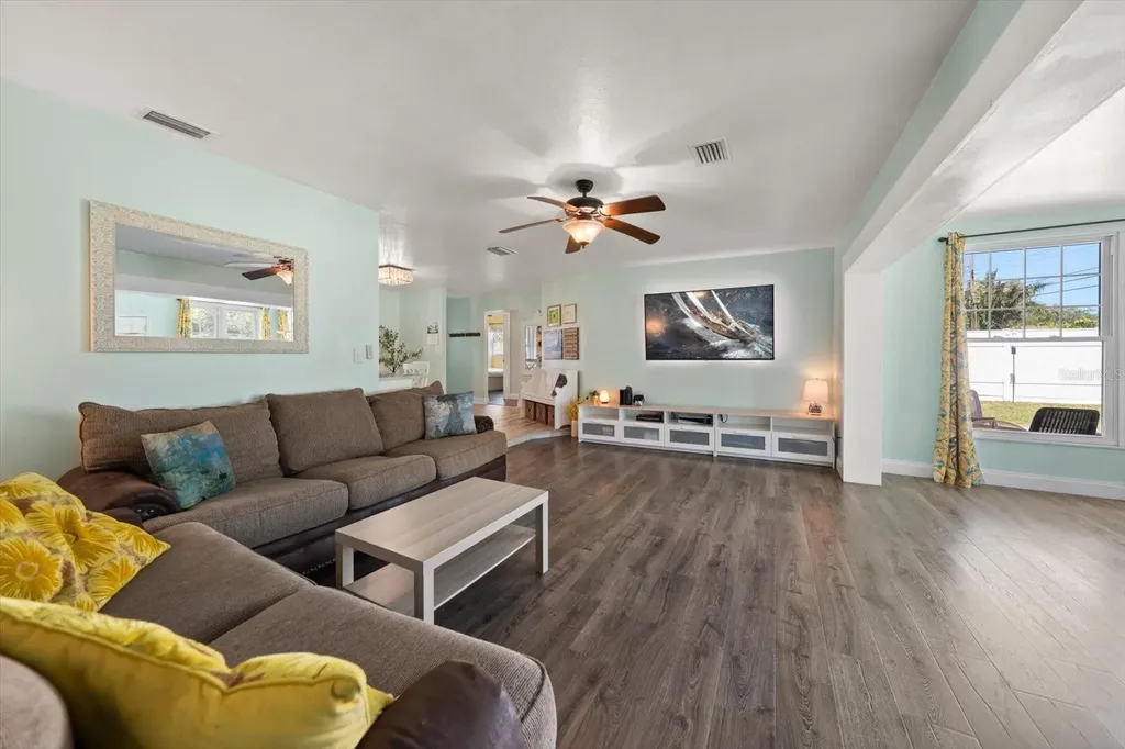 13497 100th Avenue Seminole FL 33776
