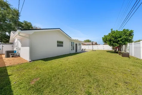 13497 100th Avenue Seminole FL 33776