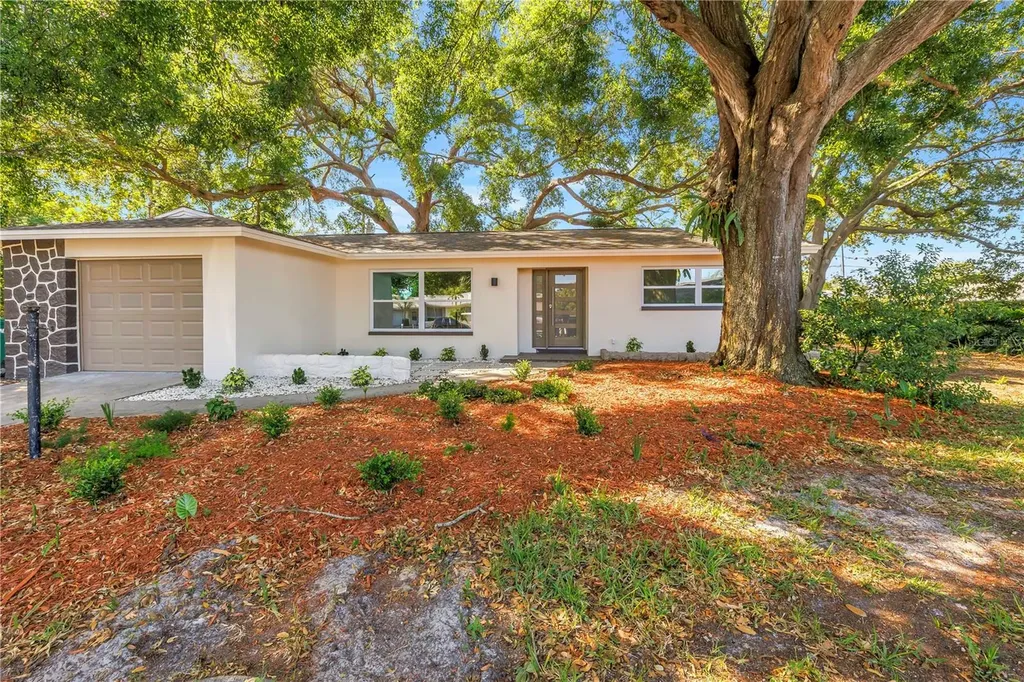 2161 NE Hillwood Court Clearwater FL 33763