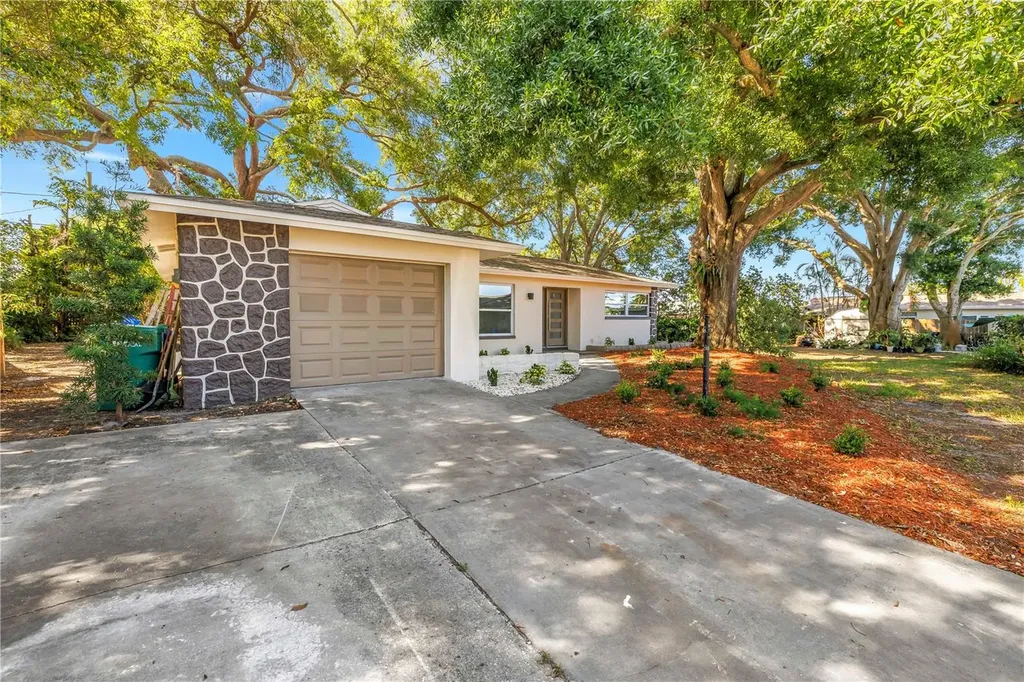 2161 NE Hillwood Court Clearwater FL 33763