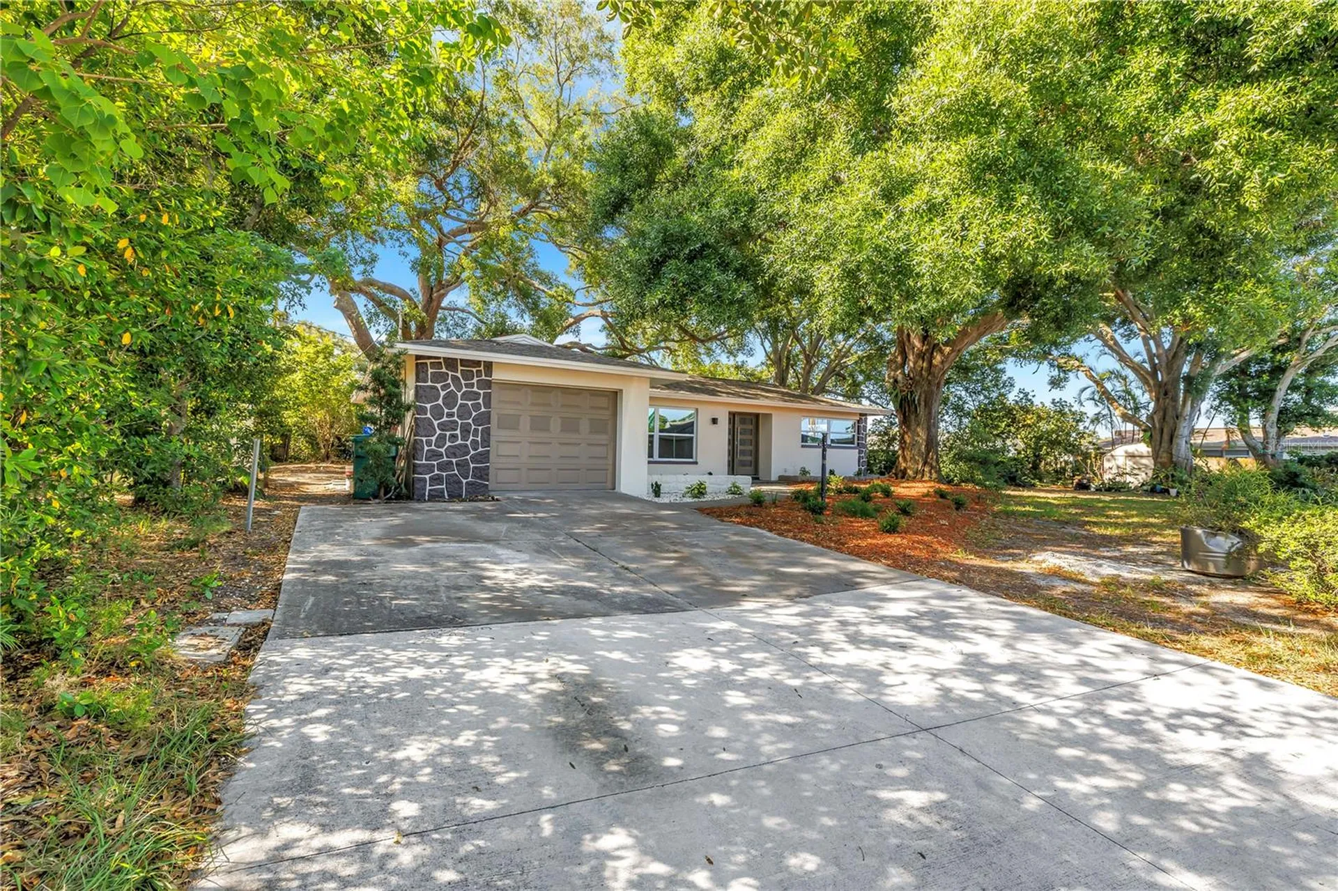 2161 NE Hillwood Court Clearwater FL 33763