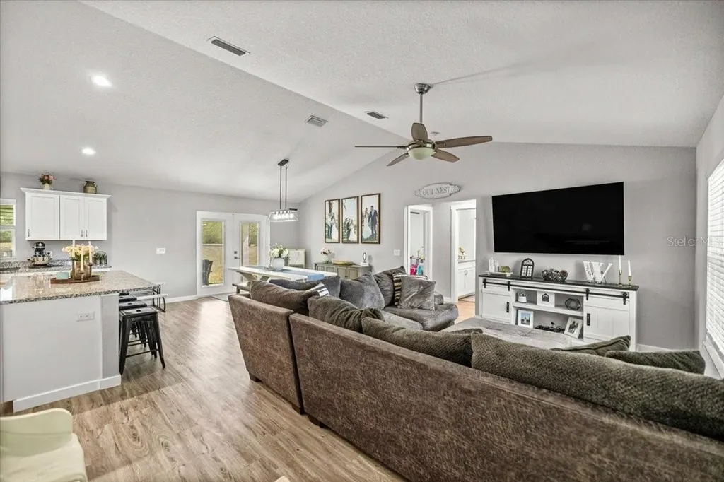1348 W Mcneal Drive Dunnellon FL 34431