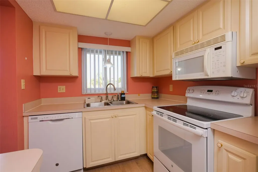 3607 Lake Bayshore Drive Bradenton FL 34205