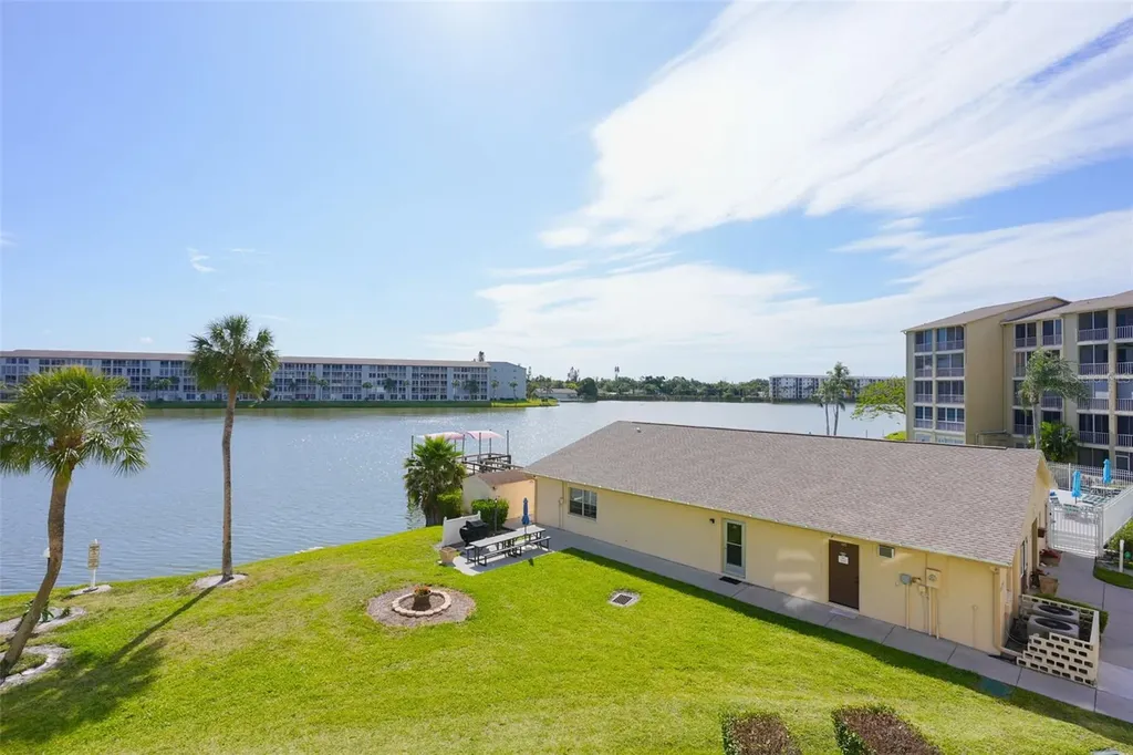 3607 Lake Bayshore Drive Bradenton FL 34205