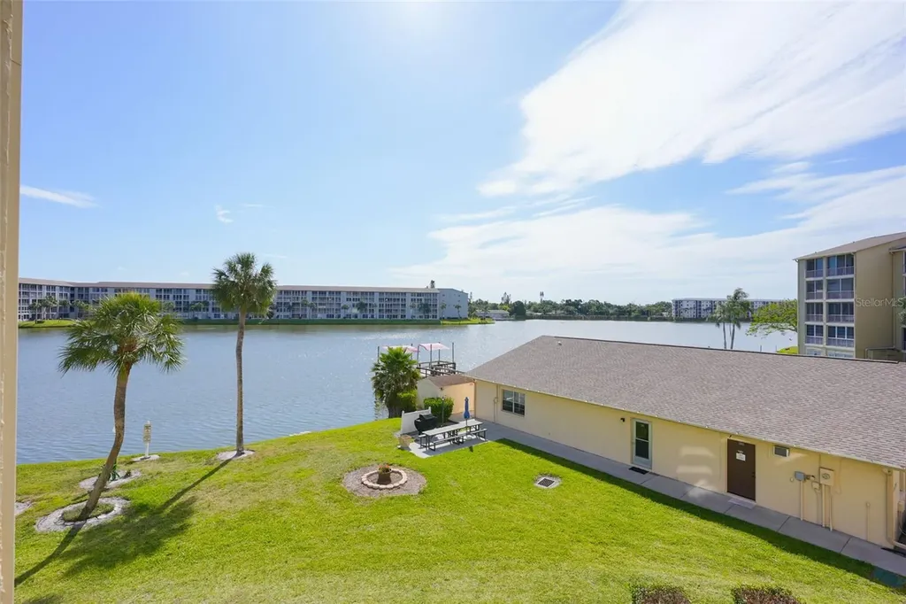 3607 Lake Bayshore Drive Bradenton FL 34205