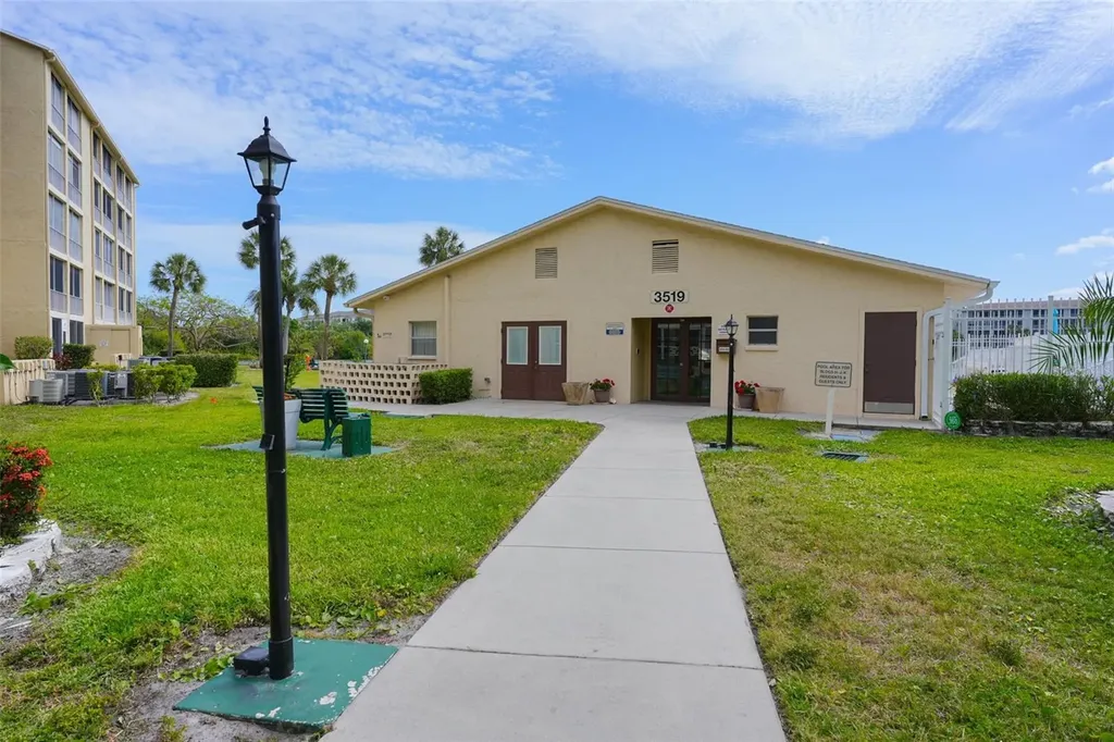 3607 Lake Bayshore Drive Bradenton FL 34205