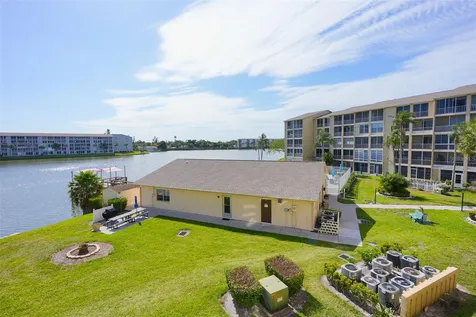 3607 Lake Bayshore Drive Bradenton FL 34205