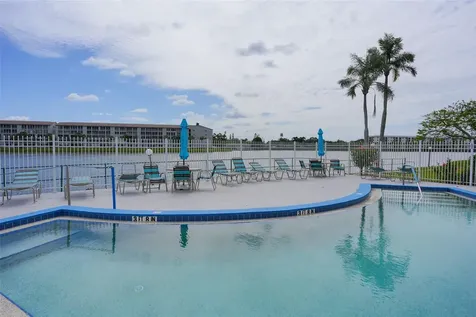 3607 Lake Bayshore Drive Bradenton FL 34205